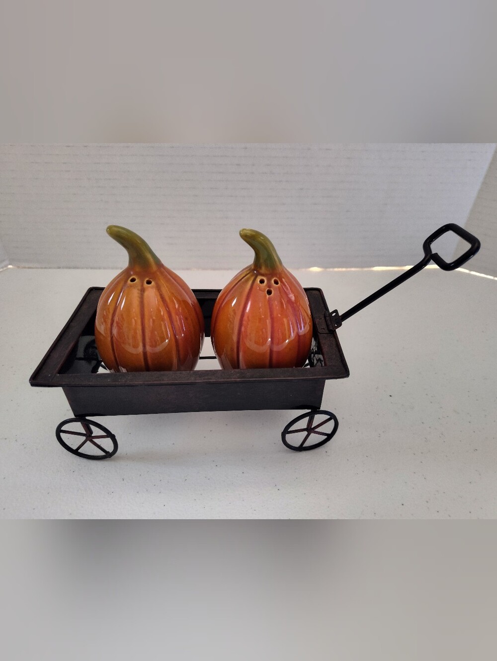 Pumpkin Salt and Pepper Shaker Set in a Wagon Holder Autumn Thanksgiving
